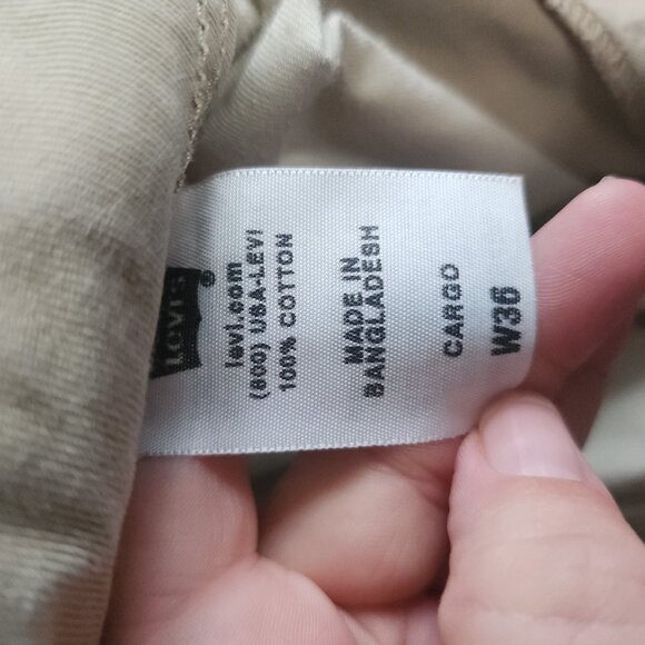 Levi's Mens Shorts Size 36 Cargo Distressed Worn 100% Cotton Beige Y2K - Picture 11 of 12